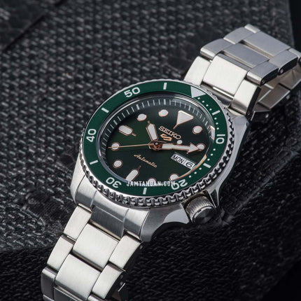 Seiko 5 Sports SRPD63K1 5KX Hulk SKX Sports Style Automatic Green Dial Stainless Steel Strap