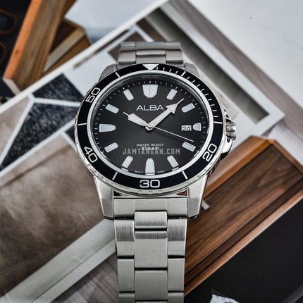 Alba Active AS9U13X1 Men Black Gradation Dial Stainless Steel Strap