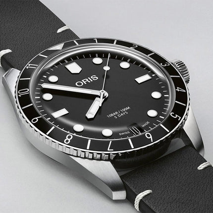 Oris Divers Sixty-Five 01-400-7772-4054-07-5-20-82 Men Black Dial Black Leather Strap