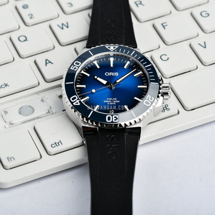 Oris Aquis 01-400-7769-4135-07-4-22-74FC Date Automatic Blue Dial Black Rubber Strap