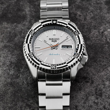 Seiko 5 Sports SRPK09K1 SKX Sports Style Rally Driver Silver Dial St. Steel Strap Special Edition