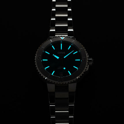 Oris Aquis Date X Bracenet 01-733-7770-4137-07-8-18-05P Ladies Green Dial Stainless Steel Strap