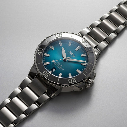 Oris Aquis 01-733-7732-4155-07-8-21-05PEB Date Blue Dial Stainless Steel Strap