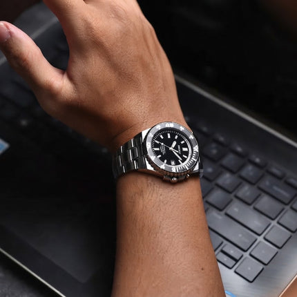 Seiko Kinetic SKA013P1  Black Dial Stainless Steel Band