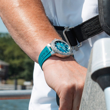 Oris Aquis New York Harbor Limited Edition II 01-733-7789-4187-RS Green MOP Dial Green Rubber Strap
